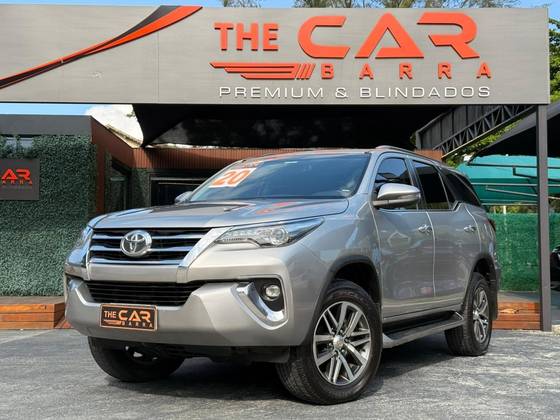 TOYOTA HILUX SW4 2.8 SRX 4X4 7 LUGARES 16V TURBO INTERCOOLER DIESEL 4P AUTOMÁTICO